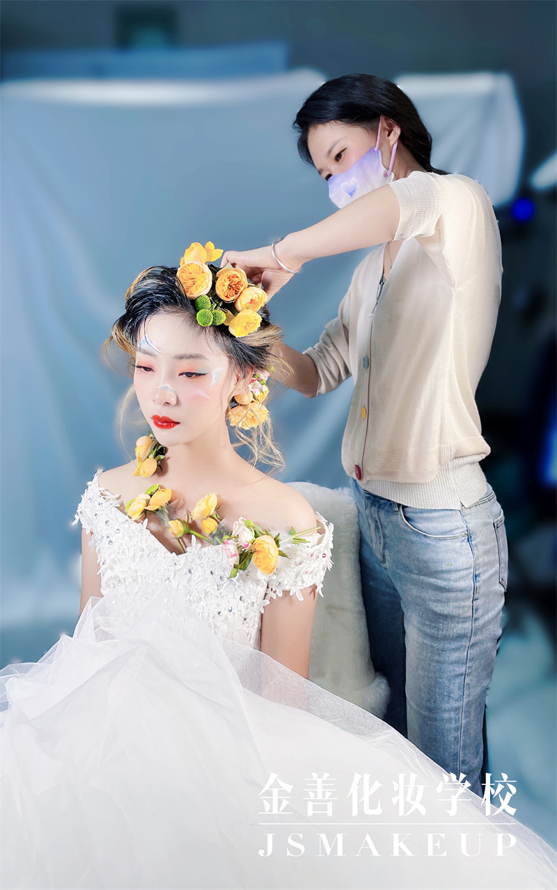 贵阳学化妆学校哪里好_贵阳金善化妆学校_贵阳化妆学校推荐
