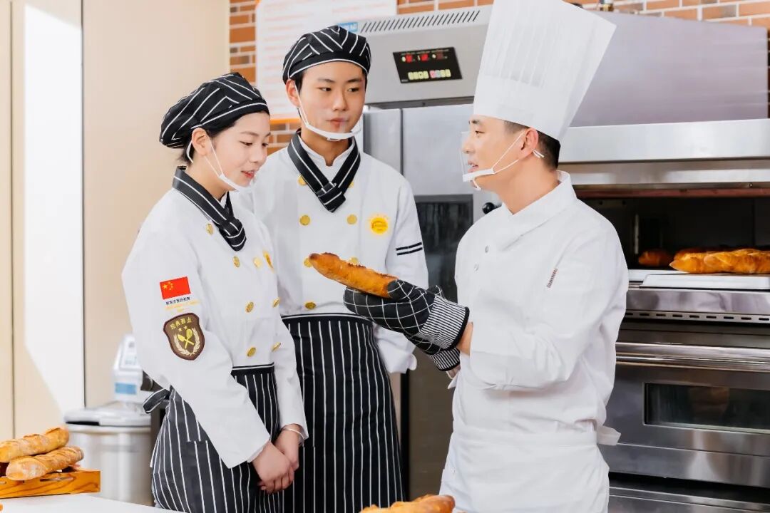 西点烘焙培训学校_长沙学烘焙学校哪个好_山西新东方烹饪学校