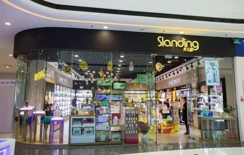 化妆品店加盟需要多少钱-他如何将化妆品店打造成一个品牌