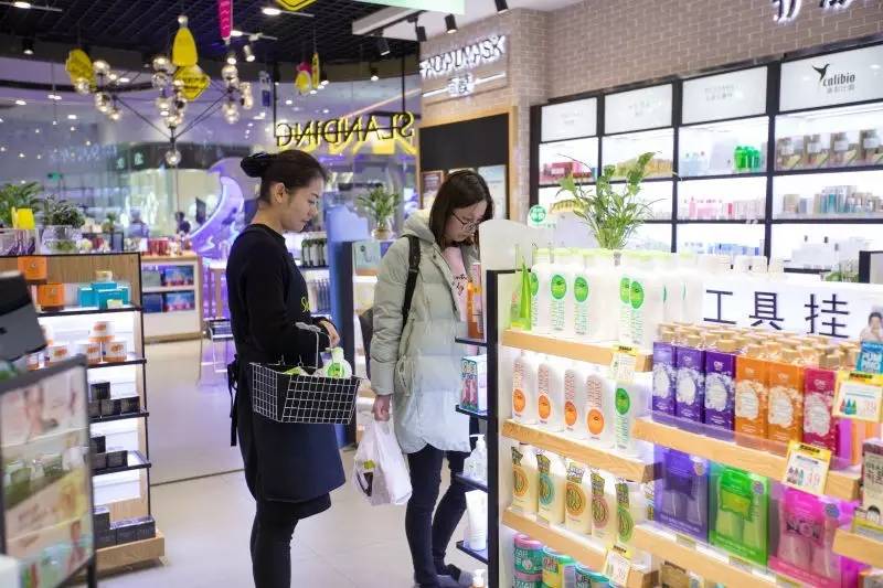 化妆品专营店加盟_化妆品店加盟需要多少钱_氏兰町品牌运营