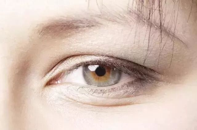 眼部肌肤衰老原因_黑眼圈成因及解决方法_孩子有黑眼圈是怎么办