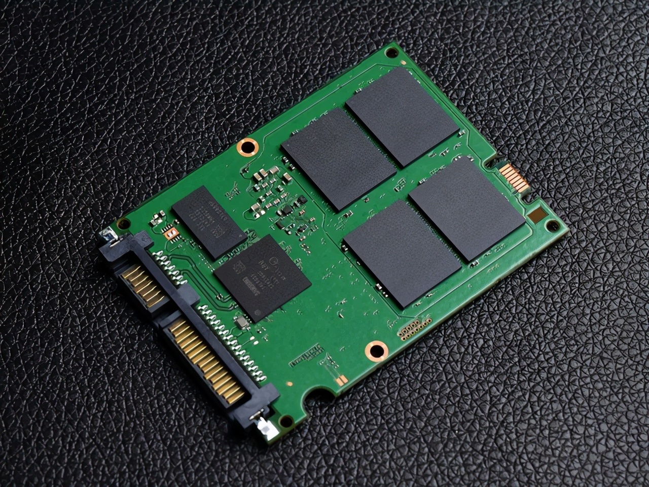 固态硬盘和机械硬盘可以一起用吗-机械硬盘真不比固态硬盘安全！你被骗了多少年？