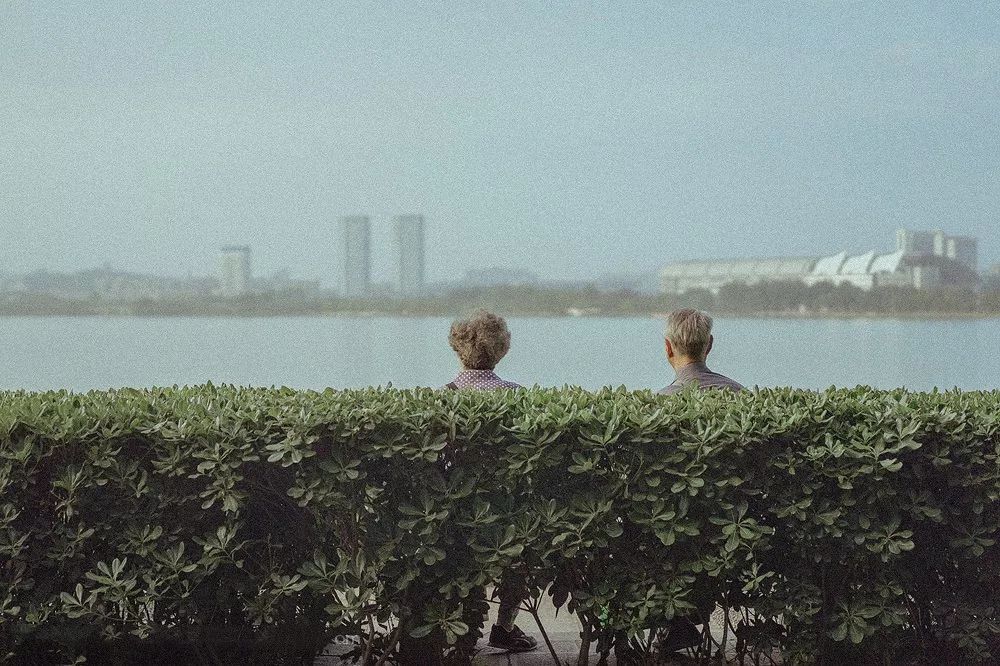 包容父母的人足以包容天下_对待父母的最好的态度_父母是我们最亲近的人