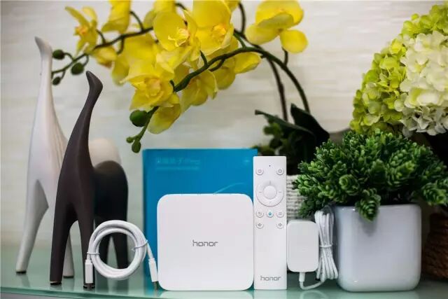 荣耀盒子如何安装软件-荣耀盒子Pro跨屏续播成最大亮点！（内附开箱超清图赏）