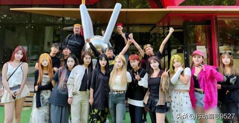 00后女孩聊天赚钱_90后社交软件使用报告_80后90后社交软件骗钱